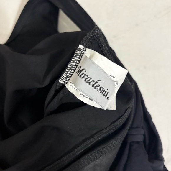 Miraclesuit Size 18W Black Twist Front One Piece Swimsuit Slimming Resortwear - Picture 4 of 6